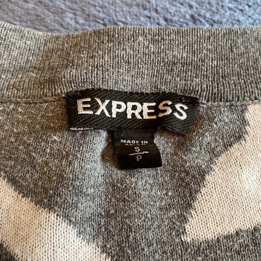 Express Gray White Zebra Print V-Neck Buttoned Cardigan - Picture 2 of 10